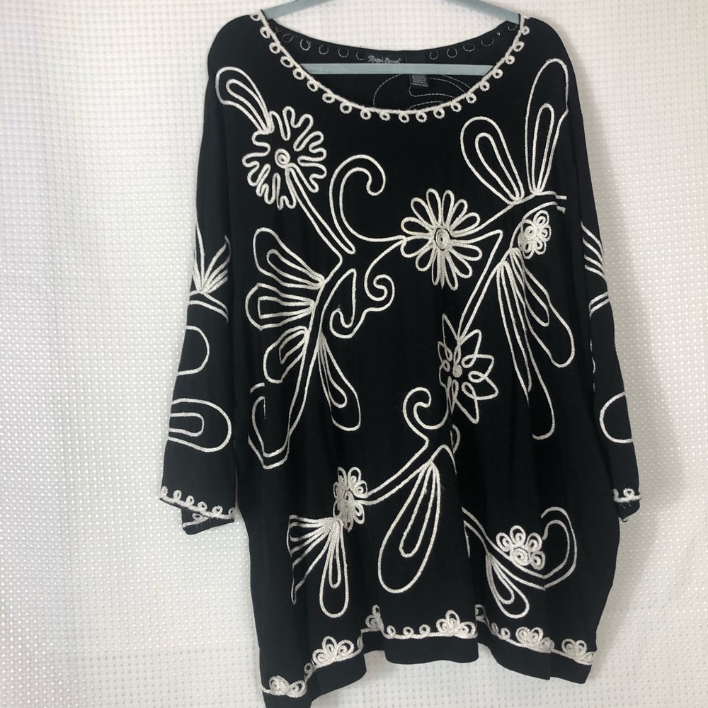 Maggie Barnes Black/White T-Shirt. Size 4X.